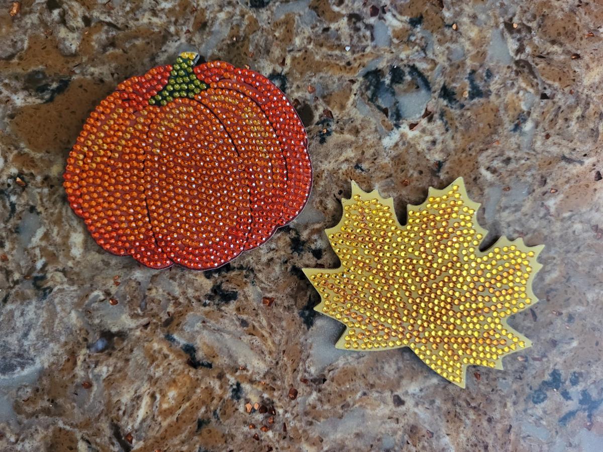 diamond painting pumpkin and maple leaf